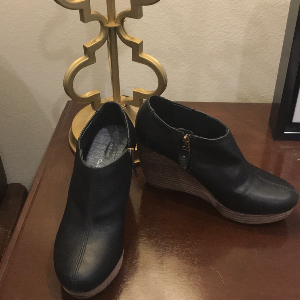Dr Scholl’s booties size 6.5